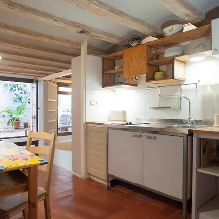 Artistic & Cozy In The Center Of El Raval Barcelona